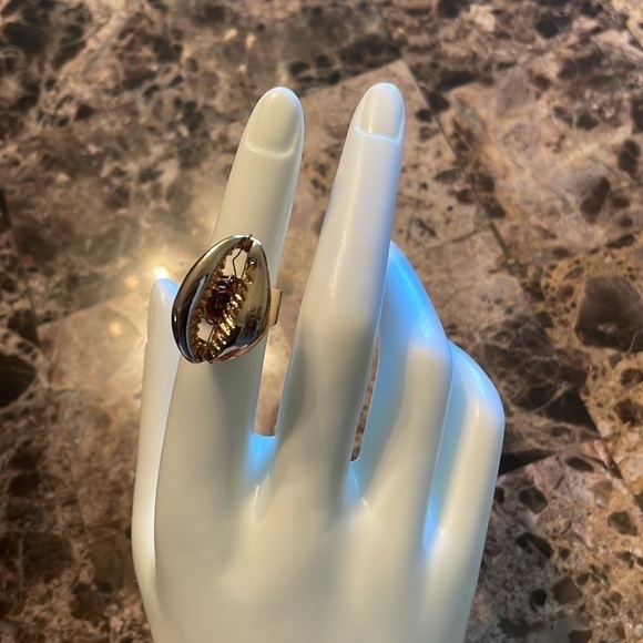 Urban Outfitters Gold Cowrie Shell Ring - Picture 8 of 10